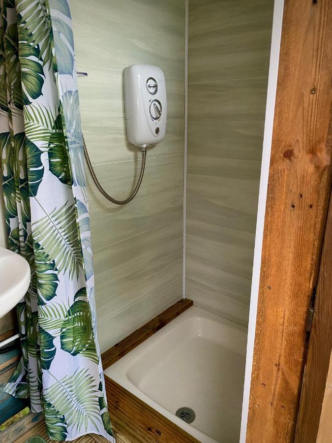Cherry Tree Glamping Lodge Wellington  Zewnętrze zdjęcie