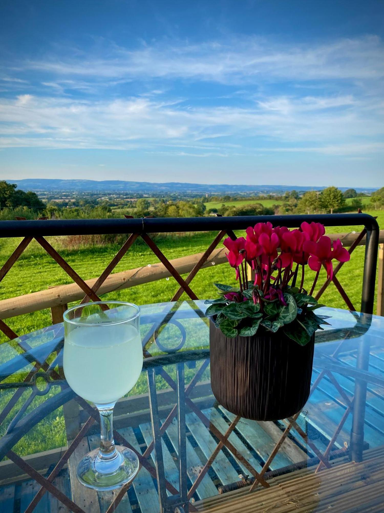 Cherry Tree Glamping Lodge Wellington  Zewnętrze zdjęcie
