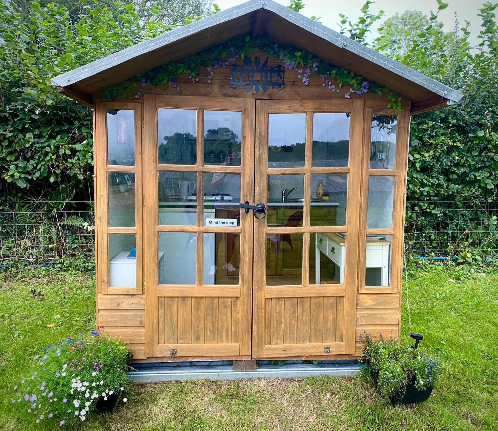 Cherry Tree Glamping Lodge Wellington  Zewnętrze zdjęcie