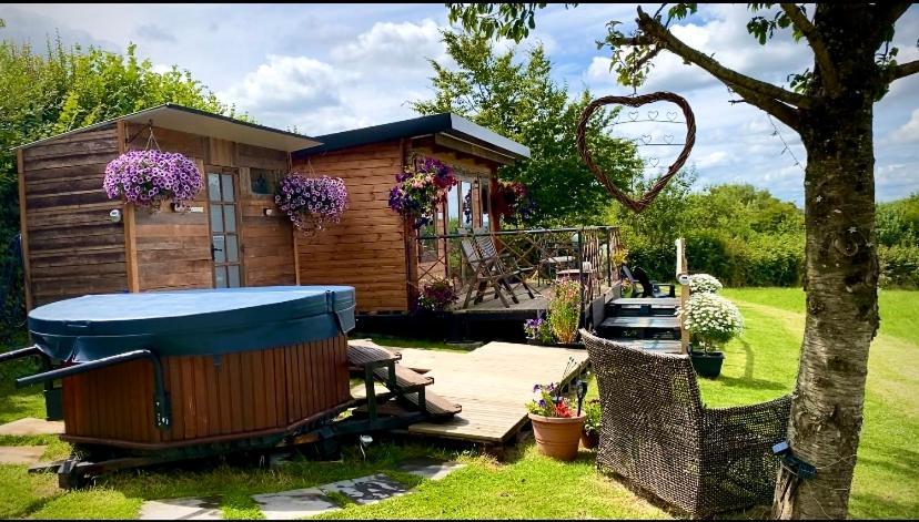 Cherry Tree Glamping Lodge Wellington  Zewnętrze zdjęcie